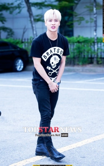 [HD포토]  갓세븐(GOT7) 잭슨, 오늘 컴백했어요…‘화이팅’ (뮤직뱅크 출근길)