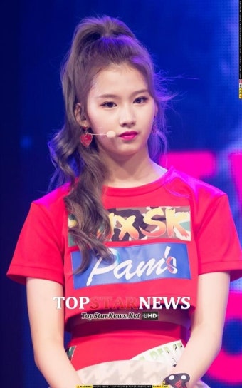 [HD포토] 트와이스(TWICE) 사나, 도도함이 가득한 눈빛…‘심쿵’ (트와이스 쇼케이스)
