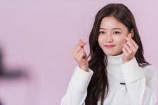 [잇아이템] 김우빈-김유정, ‘김남매’의 훈훈한 패션 스타일링… ‘눈도장’
