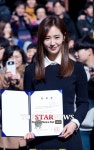[HD포토] 소녀시대(SNSD) 유리, ‘이게 바로 학위증’(중앙대학교 졸업식)