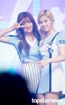 [HD포토] 트와이스(TWICE) 지효-사나, ‘깜찍하게 브이~’