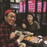[스타SNS] 김영철, 김동완을 좋아하는 애숙 누이와 함께 “다정다감”