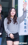 [HD포토] 드림캐쳐(DREAMCATCHER) 가현, ‘투표 못하는 사람 손들어보세요~’