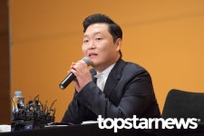 [UHD포토] 싸이(PSY), ‘오토리버스를 모르는 비아이에게 설명하느라 어려웠다’