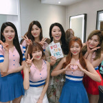 [스타SNS] 나비, 라붐이랑 앨범 인증샷 ‘시선강탈’