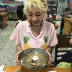 [스타근황] 볼빨간사춘기 안지영, 사랑스러운 표정으로 냉면 먹방…‘얼굴보다 더 큰 냉면’