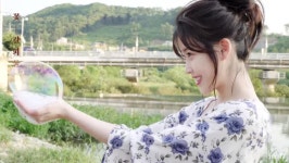 ‘꽃갈피 둘’ 아이유, 비하인드 영상서 ‘러블리 매력’ 발산 “이 지금의 길만 걷자”
