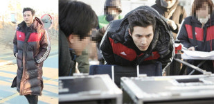 [근황] 원빈, 롱패딩에도 태가 나는 비율…‘이나영이 반한 훈훈한 비주얼’