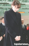 [HD포토] 故 김주혁 발인식, ‘운구차 앞에서 고개숙인 이유영’