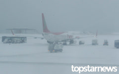 제주공항, 1.5cm 눈 쌓인 상태…‘폭설로 인해 운행 차질’
