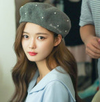 김유정, 베레모쓰고 인형 외모 과시…“파도치는 웨이브위에 빵모자”