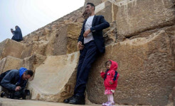 ‘세상에서 키가 자장 큰 남자’와 ‘세상에서 키가 가장 작은 여자’가 만난 순간