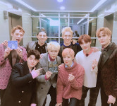 [근황] 이엑스피에디션(EXP EDITION), 보이스퍼와 함께한 단체샷…우리는 의형제