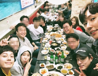 '백종원의 골목식당' 허경환-앤디-사유리-이명훈, 공덕 소담점 회식사진 눈길 '훈훈 그 자체'