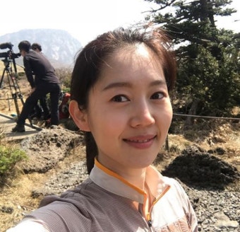 [근황] 엄지인 아나운서, 한라산 등반 촬영 인증샷…'화창한 날씨'