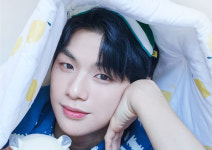 강다니엘, 흑발마저 잘 어울려…훈훈 남친짤 공개