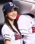 TV 동물농장 장예원 아나운서, 두산 베어스 유니폼 입고…승리 요정 되고파