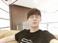 톡투유 시즌2 커피소년, 보기 드문 셀카 SNS 게재…냉커피소년이라니까요