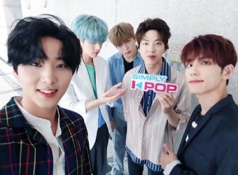 완전체로 '5人5色' 매력 과시한 데이식스(DAY6) 멤버들