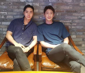 훈내 진동한다는 로맨스 패키지 101호·105호의 일상 사진 한 장