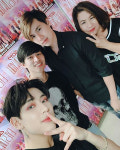 아는 형님 갓세븐(GOT7) 뱀뱀, 가족들과 한컷…보유한 식당만 50개, 역시 태국 왕자