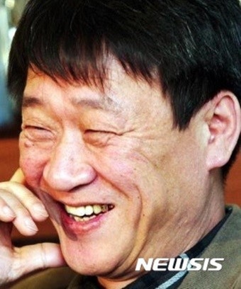 극단 학전 대표 김민기, 뮤지컬 '지하철 1호선' 재개에 관심↑…데뷔 48년 차 '아침이슬'의 작곡가