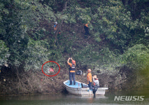 전북 완주 야산에 경비행기 추락→2명 사망...경찰 목격자 등 상대로 사고 경위 조사 중