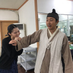 월화드라마 백일의 낭군님 세자빈 한소희, 김기두와 대기실서 상큼한 미소…선배님께도 사랑받지 못해