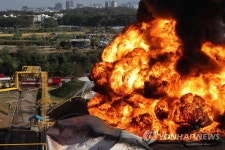 고양시 덕양구 저유소 폭발화재, 스리랑카인 구속영장 신청…서장 측 수사 내용을 보강해 오전 중 보낼 예정