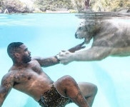 현실판 타잔으로 불리는 남성, 야상 동물 보호와 재단 기금 모금에 앞장서…훈훈한 일화 눈길