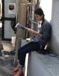 옥란면옥 이설, 빨간 구두+양갈래 헤어 스타일 완벽 소화…남다른 패션 감각