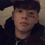 칠린호미, 트레이드마크인 눈 밑 타투 자랑하며 잘생긴 비주얼 뽐내