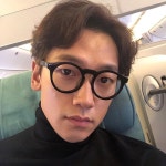 비(정지훈), 비행기 안에서 찰칵…낯설지 않은 이 친근감
