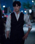 영화 브이아이피(VIP) 이종석, 피투성이 된 채 생각에 잠겨…드라마 사의 찬미 속 모습