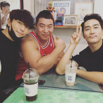 나 혼자 산다 이시언, 상도동 카페 방문한 배우들과의 한 컷...호떡 찾는 송승헌 형