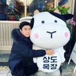 이시언, 상도역 부근 상도목장 카페 마스코트와 인증샷…나의 상도이와 함께 주인장의 귀여운 일상