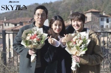 지디알스카이캐슬 | '스카이캐슬(SKY캐슬)'가족들의 비하인드 단체사진 눈길, 그리운 가족 샷…'포상휴가 떠난 그들'