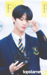 [HD포토] 前 워너원(Wanna One) 멤버 배진영, 학교 떠날 생각에 무거워지는 마음 (제54회 리라아트고등학교 졸업식)