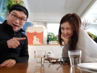 고명환, 부인 임지은과 다정한 동네 데이트…두 사람의 나이 차이는?
