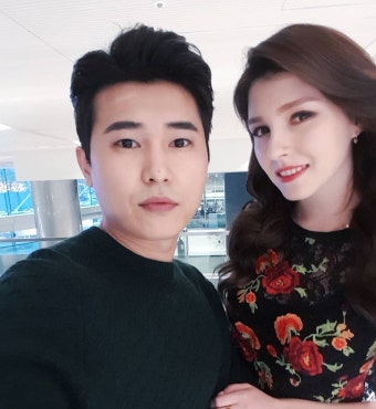 러시아 모델 고미호, 남편 이경택과 다정한 모습 