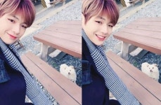강다니엘, 훈훈한 미소 날리며 한컷 안녕 흰둥아