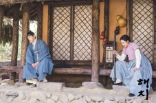 해치 고아라-권율, 비하인드 포토 속 모습은?…심각한 분위기