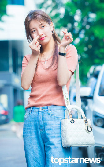 [HD포토] 수지(SUZY), '깜찍한 손하트' (배가본드 종방연)