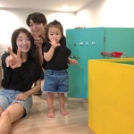 허민♥︎정인욱, 딸 아인양과 가족 완전체 외출 가족 커플룩, 누가봐도 가족이다