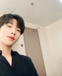 신의 한 수 우도환, 여심 홀리는 마력의 눈빛…과거 장미여관에서 파격적 노출 화제