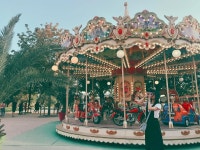 소녀시대 임윤아, 놀이공원서 여유로운 일상…유리 사진첩 더 열어줘