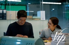 드라마 브이아이피(VIP) 이상윤-장나라, 비하인드 포토 속 나이 무색한 부부 케미…숨겨진 여자 정체는? (ft. 인물관계도)