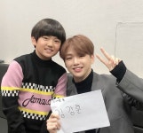동백꽃 필 무렵 김강훈, 강다니엘과 훈훈한 셀카 눈길…싸인까지 슈스 필구