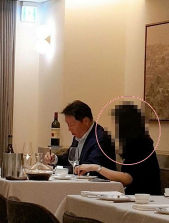 '가세연' 김용호, 최태원 SK회장 사진 공개하며 '연예부장'서 폭로 예고…