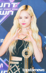 [HD포토] '포에버'에게 보내는 깜찍한 '손하트', 에버글로우(EVERGLOW) 이유 엠카운트다운 리허설 포토타임 사진 4pics